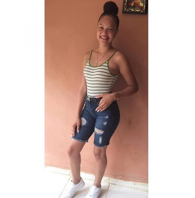 Packs De Video De Esta Adolecente Dominicana Bella