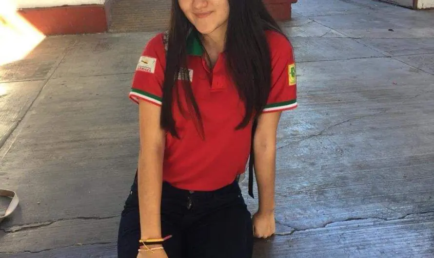 Pack de esta Colegiala Adolecente llamada Maria con su Facebook