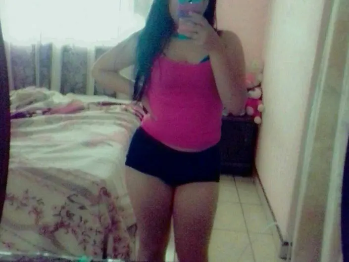 Packs de esta Adolecente Colegiala llamada Vanesa Colombiana