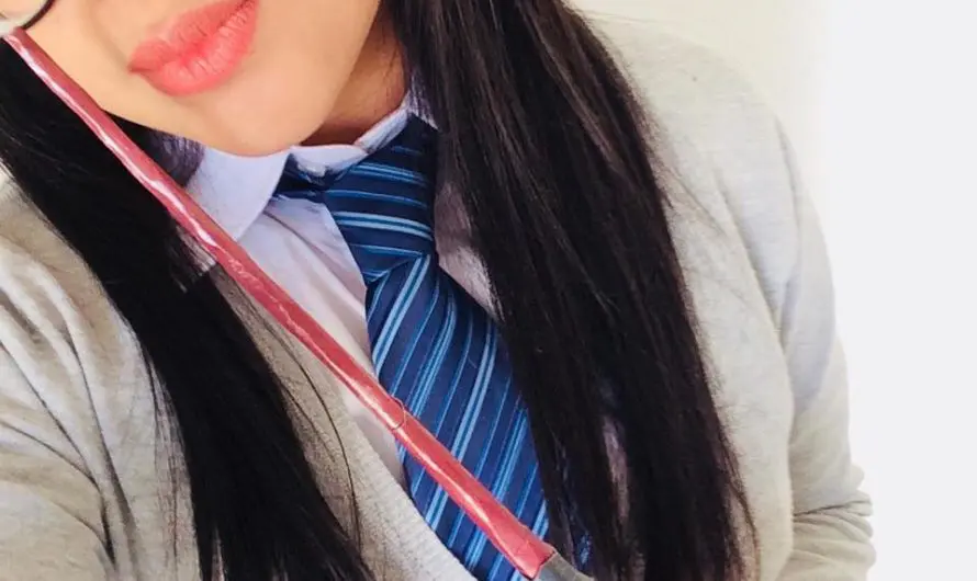 Pack de esta Colegiala que se Desnuda Para su Primo