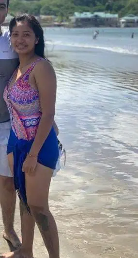 Pack real de Morrita Mexicana en la playa con su hermanastro