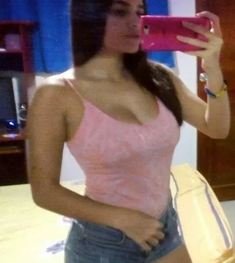 Pack de esta Jovencita Casera Muy Linda Con Todo Rosadito