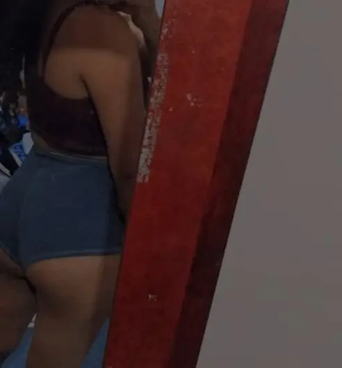 Pack de Chica con tremendas chapas bien sexy Desnudándose
